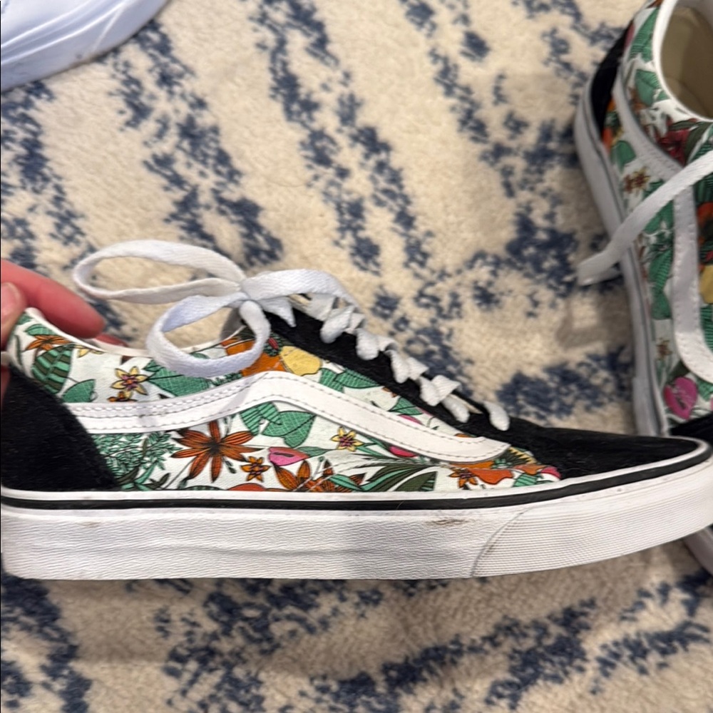Vans Black and White Sneakers Classic Style
